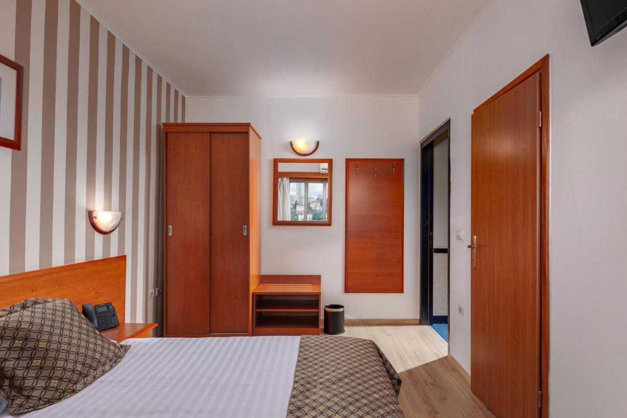 Hotel Neboder ริเยกา ภายนอก รูปภาพ