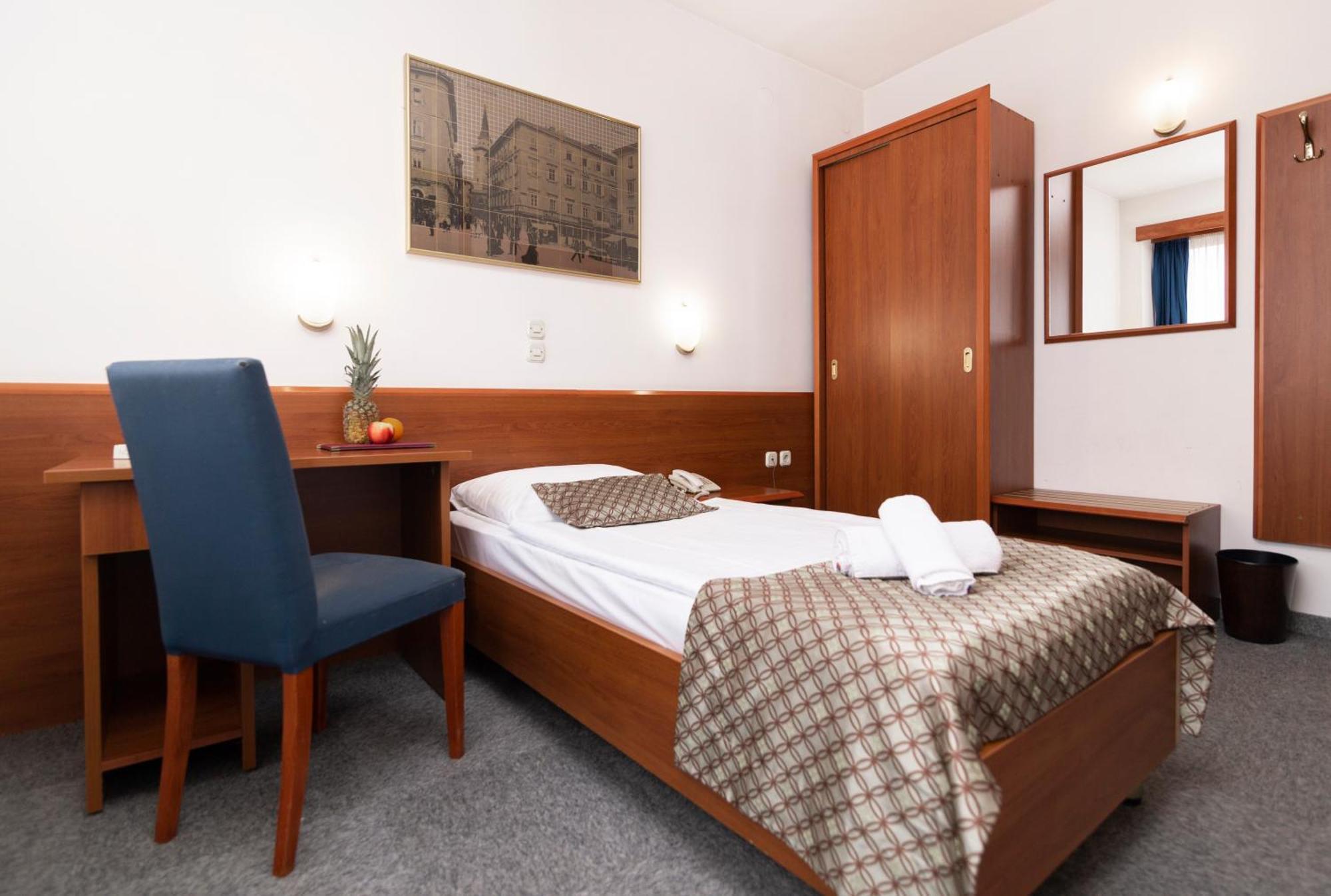 Hotel Neboder ริเยกา ภายนอก รูปภาพ