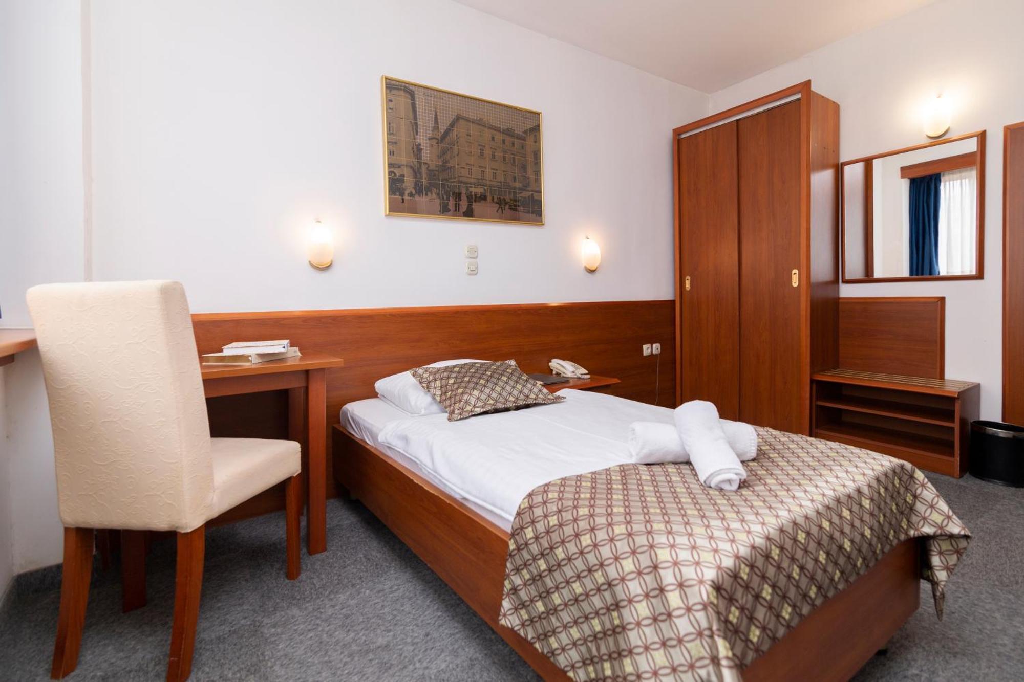 Hotel Neboder ริเยกา ภายนอก รูปภาพ