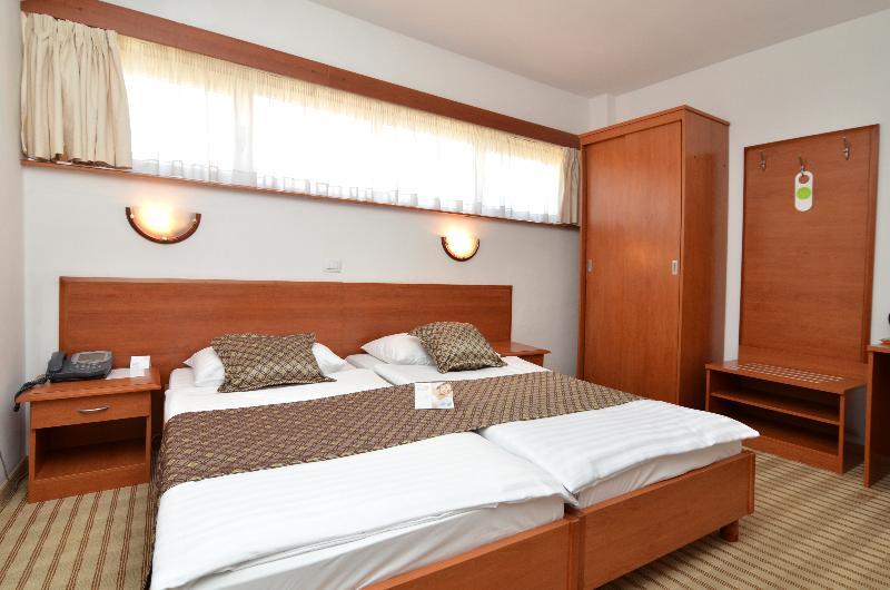 Hotel Neboder ริเยกา ภายนอก รูปภาพ